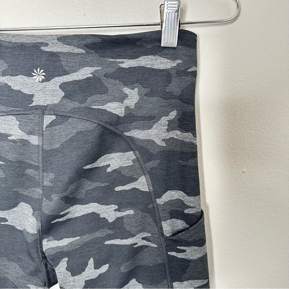 Athleta Ultimate Stash Pocket Black Camo Lightning 7/8 Tights Size Medium - Picture 5 of 10